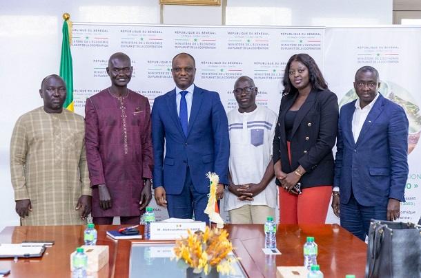 Vers une collaboration durable : le COJES et le ministère de l’Économie amorcent un partenariat pour une information économique plus accessible