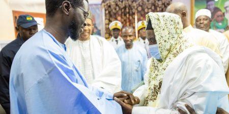 Visite présidentielle : Le chef de l’État Bassirou Diomaye Faye entre recueillement et communion spirituelle à Louga et Guéoul