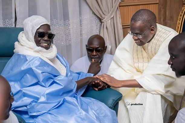Bénédictions, conseils et message au chef de l’État : le Khalife général des Mourides apporte son soutien spirituel au nouveau Premier ministre