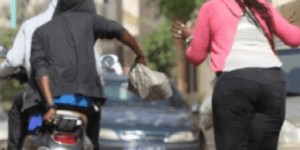 Corniche-Ouest : deux présumés agresseurs arrêtés après une tentative d&rsquo;arrachage de sac en pleine journée