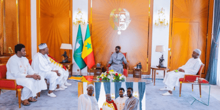 Palais de la République : Bassirou Diomaye Faye et Serigne Cheikh Tidiane Cissé échangent sur la paix et la stabilité du Sénégal